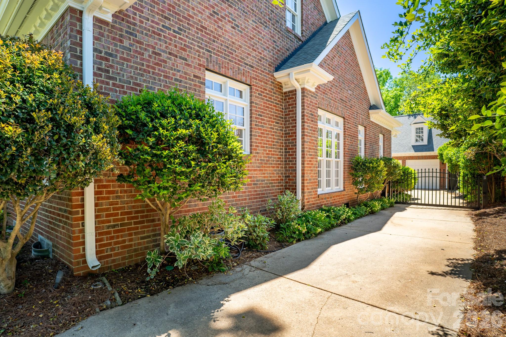 2046 Hopedale Avenue