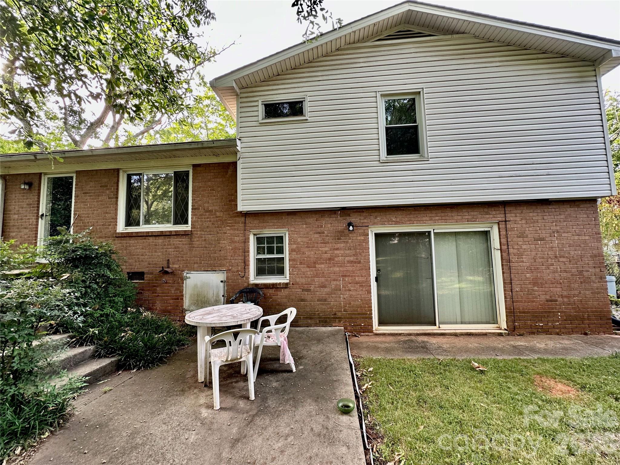 7200 Woodstock Drive