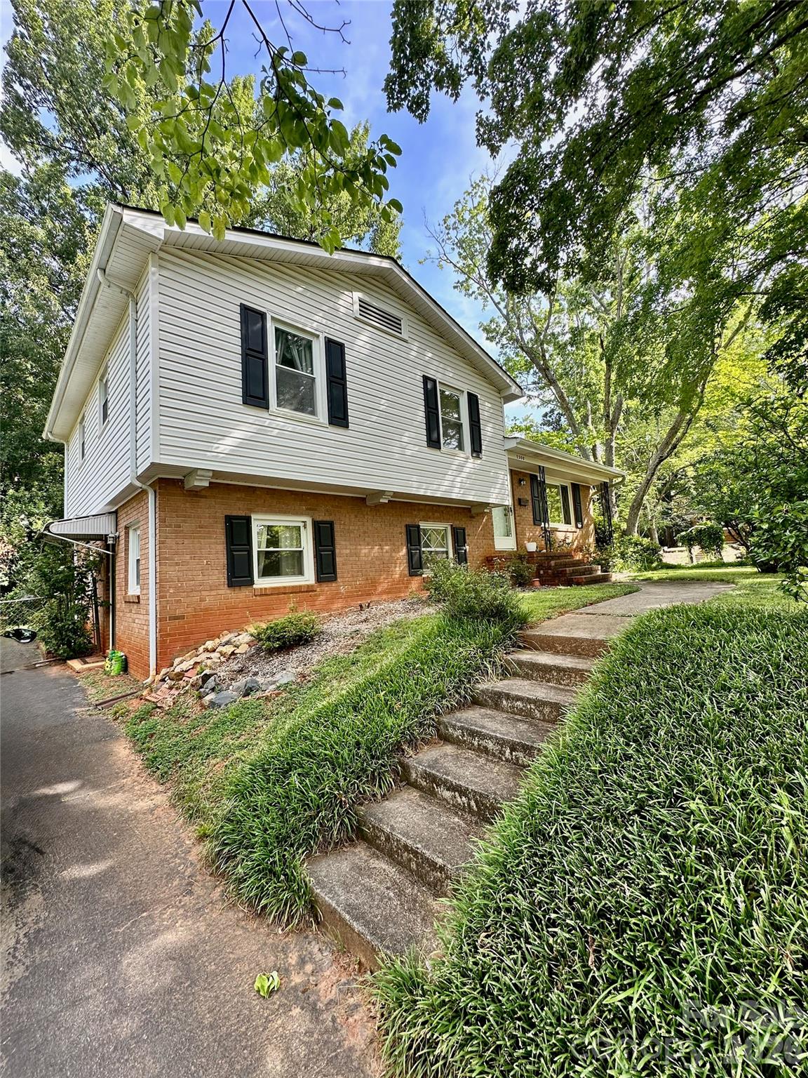 7200 Woodstock Drive
