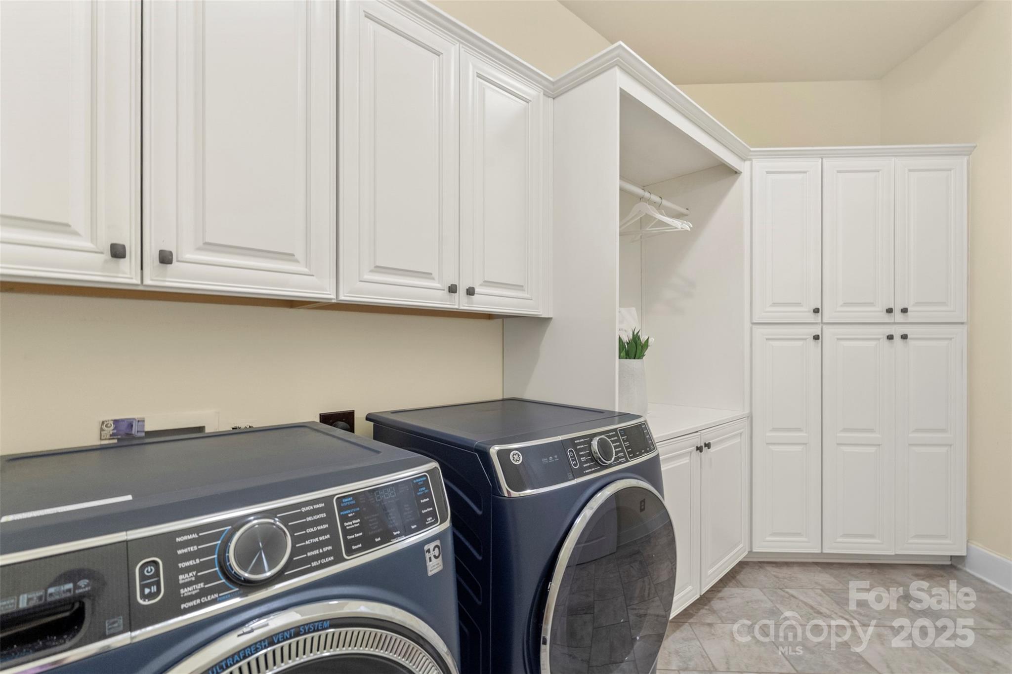 The Coves On River Oaks - Residential