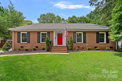 6946 Woodstock Drive Charlotte NC 28210
