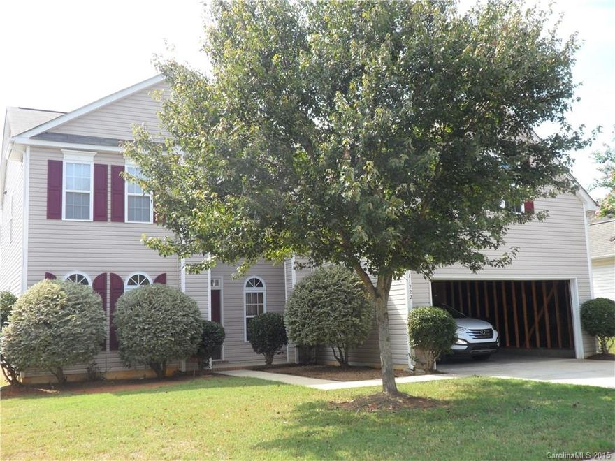 2 story with open floor plan with two car garage. 4 or 5 bedrooms in Ballantyne area. Top rated Shools. Spacious Kitchen has Island. Master bath w/Garden Tub & Shower, Dual Vanities & Large Walk-in Closet. Close to multiple shopping and restaurants. HOA Included Swimming Pool, Playground.