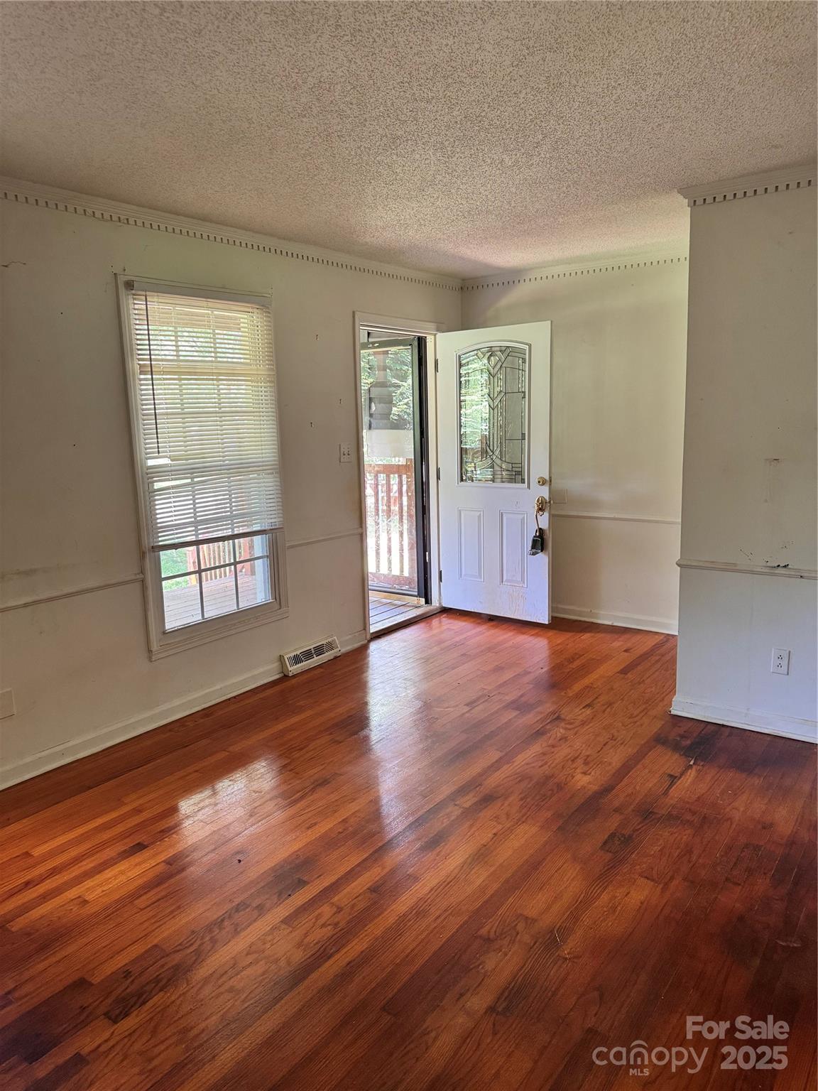 2216 Helen Drive