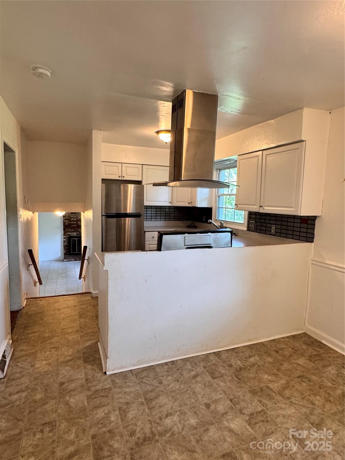 2216 Helen Drive