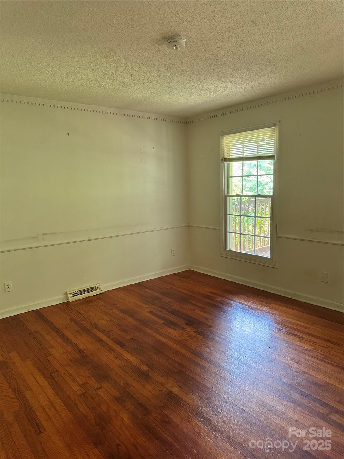 2216 Helen Drive