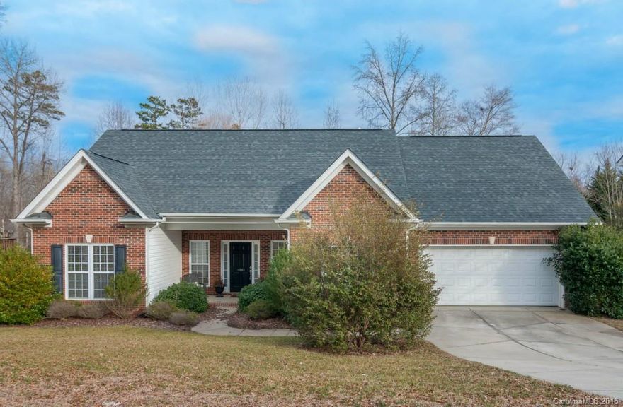 Fantastic Home with a Great Floor Plan, Wainscoting in Entry/Dining Room, Dining has Tray Ceiling, Living Room has Vaulted Ceiling with a Gas Fireplace, Great Kitchen for Cooking or Entertaining w/ Breakfast Bar and Tasteful Backsplash. Bonus Room Upstairs w/ a Walk-In Attic for Ample Amount of Storage. Tile in the Bathrooms. Ceiling Fans in all of the Bedrooms. Masterbath has a Soaking Tub, Stand-up Shower w/ His/Her Sinks. This home is Move in Ready. Nice Private Backyard That is Fenced-In.