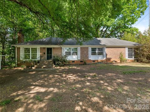 Photo of 4701 Aspen Court, Charlotte, NC 28210 (MLS # 4377669)