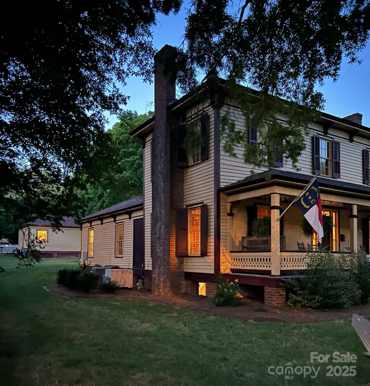300 W Horah Street