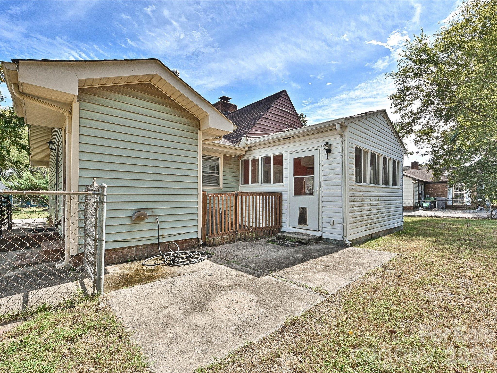 7422 Bradgate Road