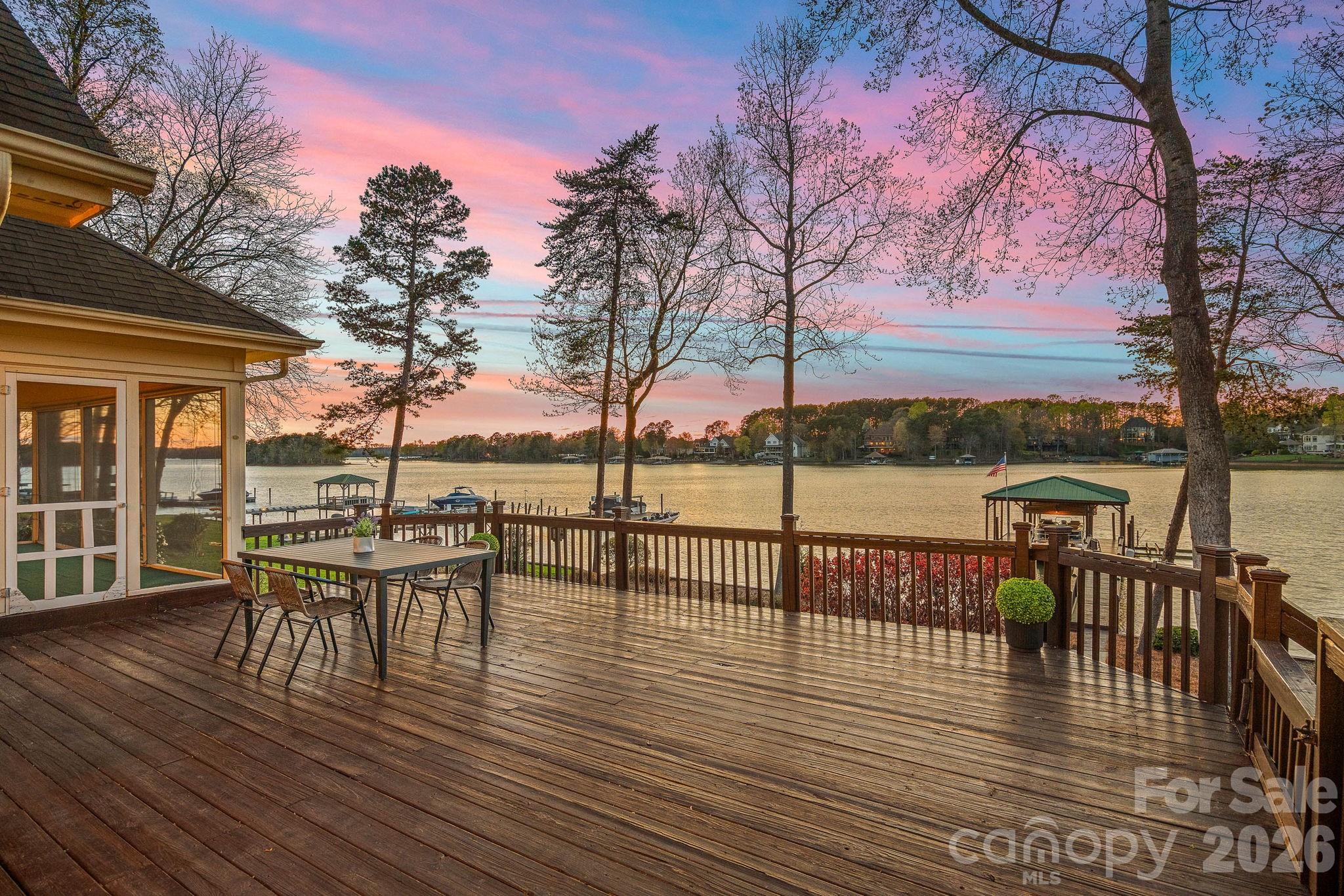 The Harbour at the Pointe - Residential