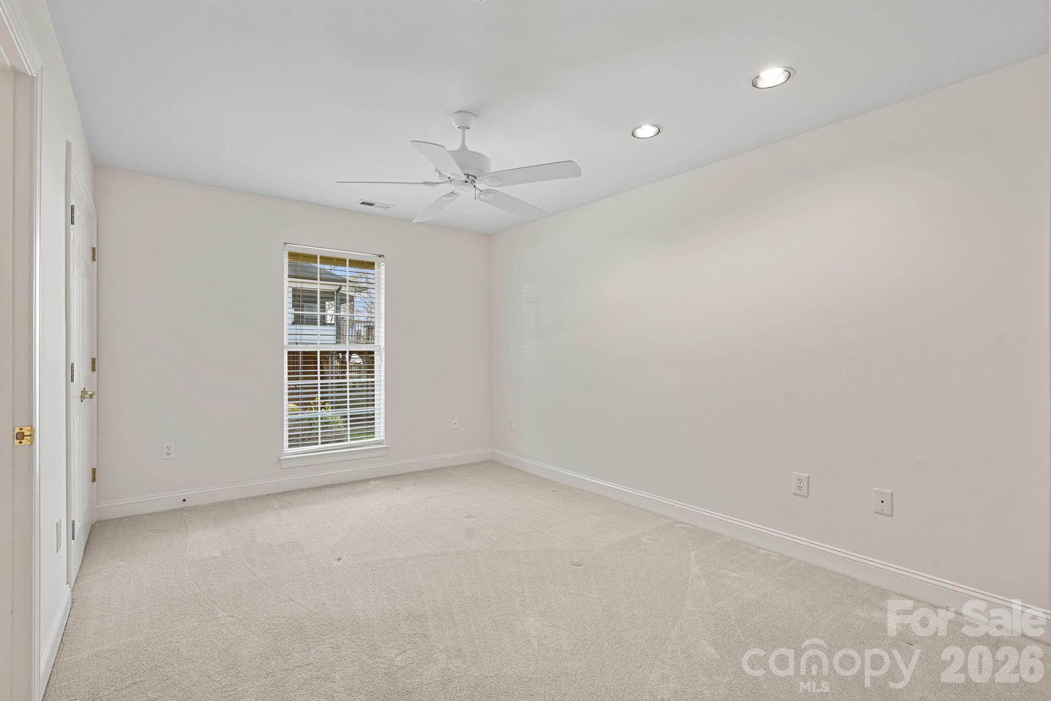 The Harbour at the Pointe - Residential