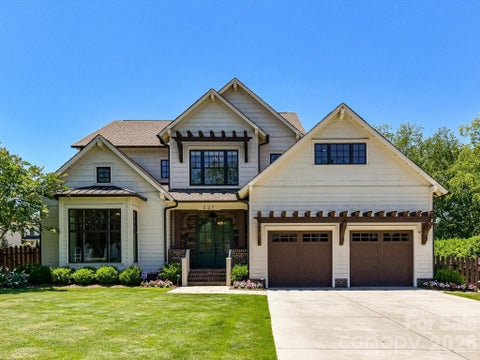 Photo of 221 Anthony Circle, Charlotte, NC 28211 (MLS # 4389222)