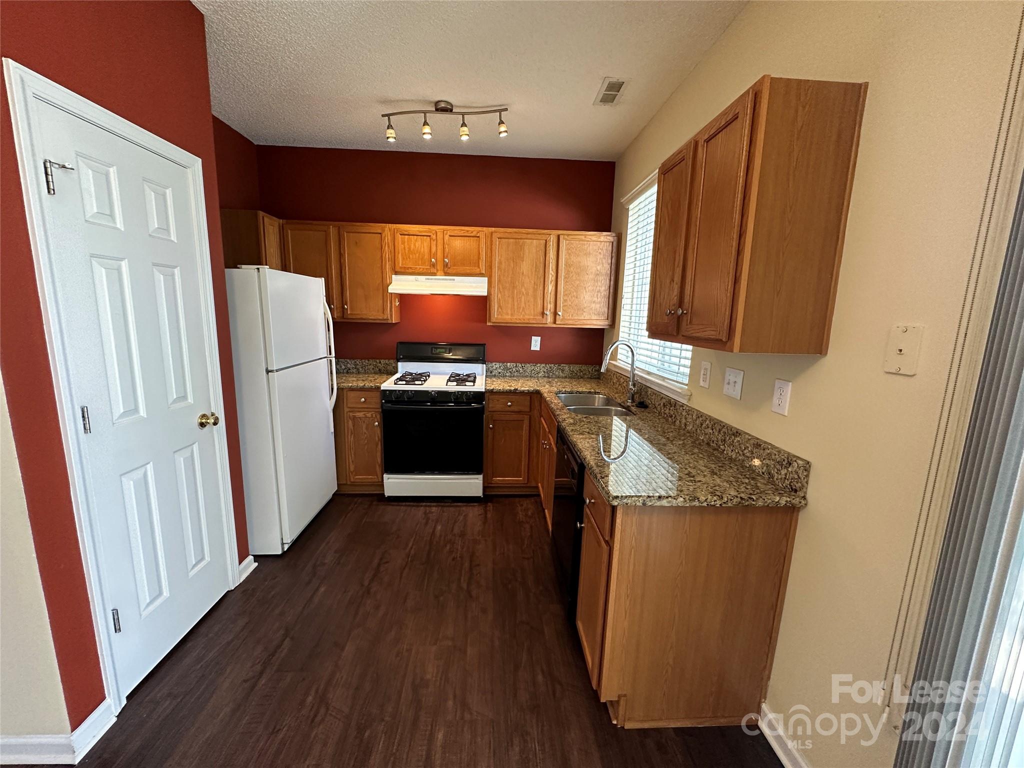 Highland Creek - Residential Lease