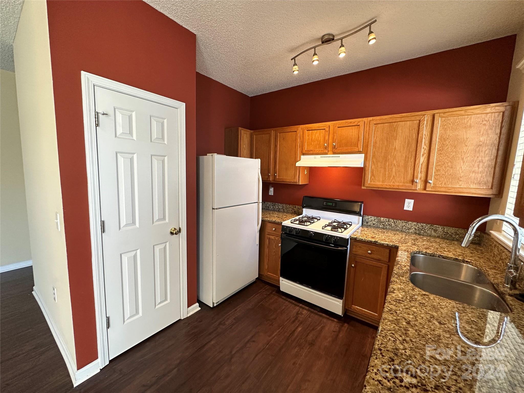 Highland Creek - Residential Lease