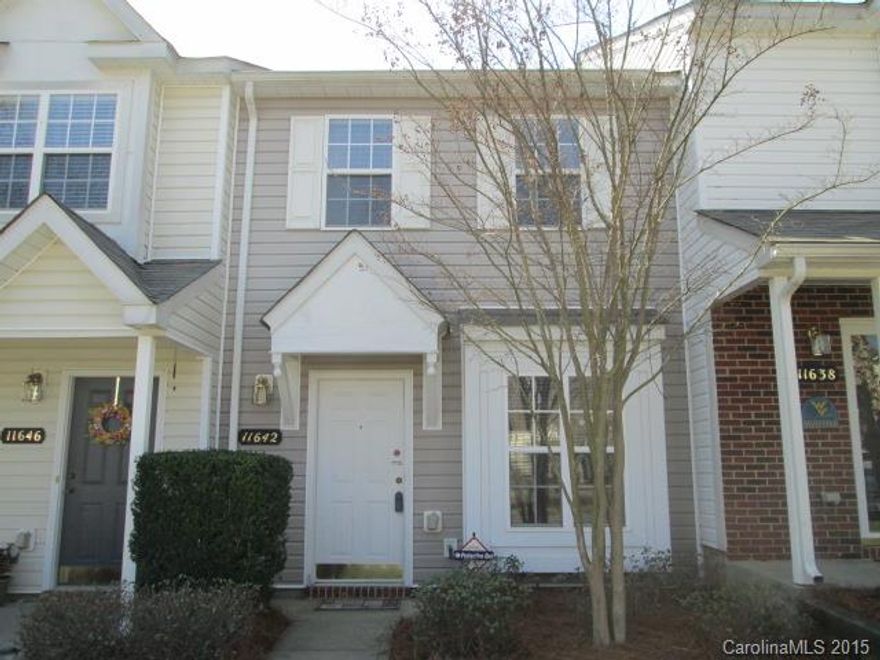 Nice unit competitively priced Hunter Downs. Pool access & pet friendly - small fixed pets. Water is included.  Pet fee is per pet that does not exceed 30 lbs.