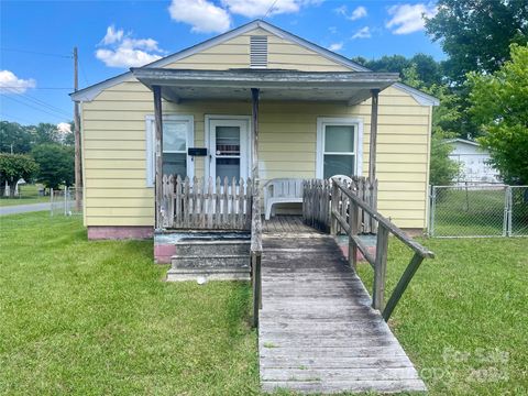 Single Family Residence in Dallas NC 202 Rhyne Street.jpg