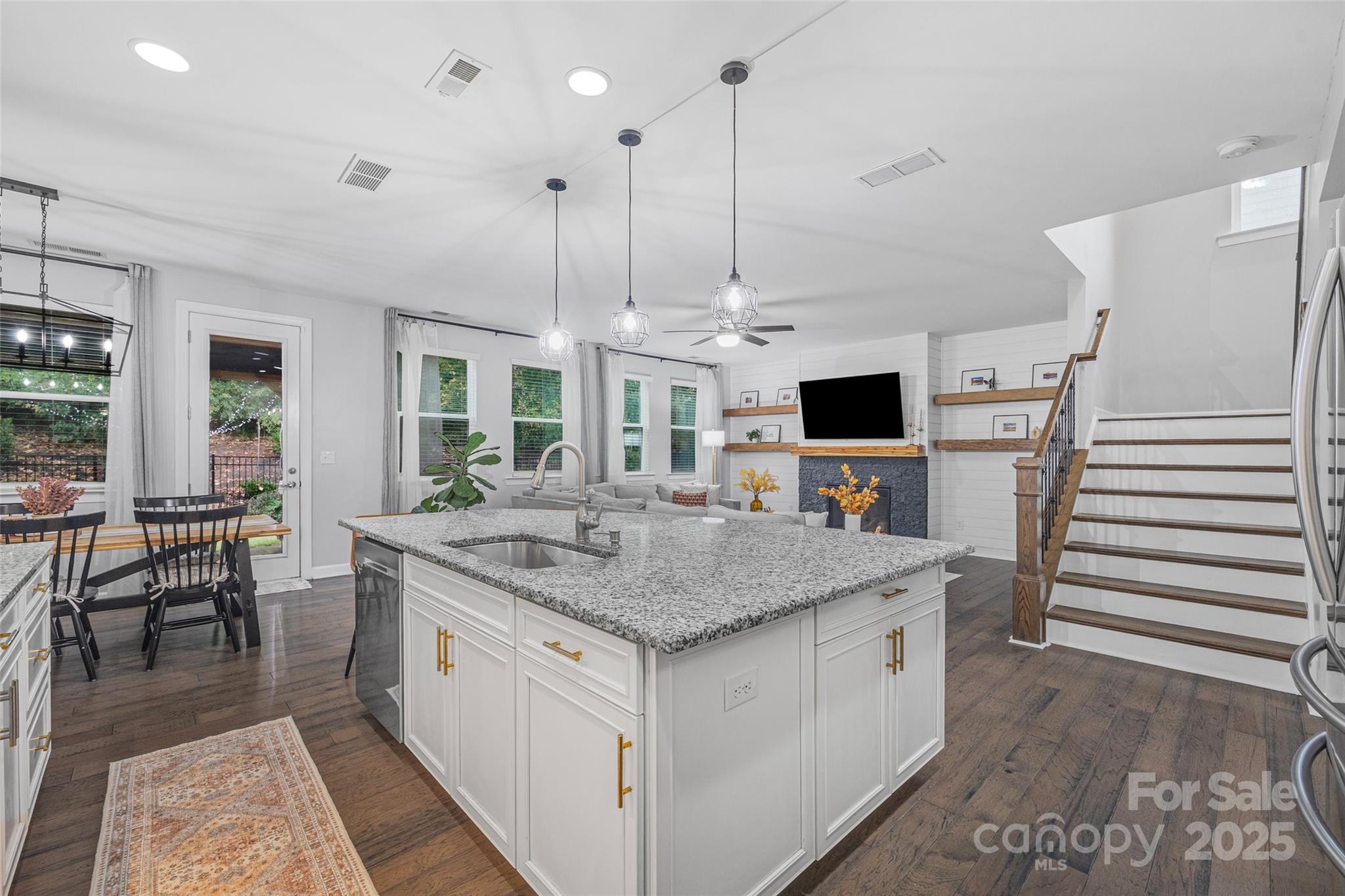 Lake Crest - Residential