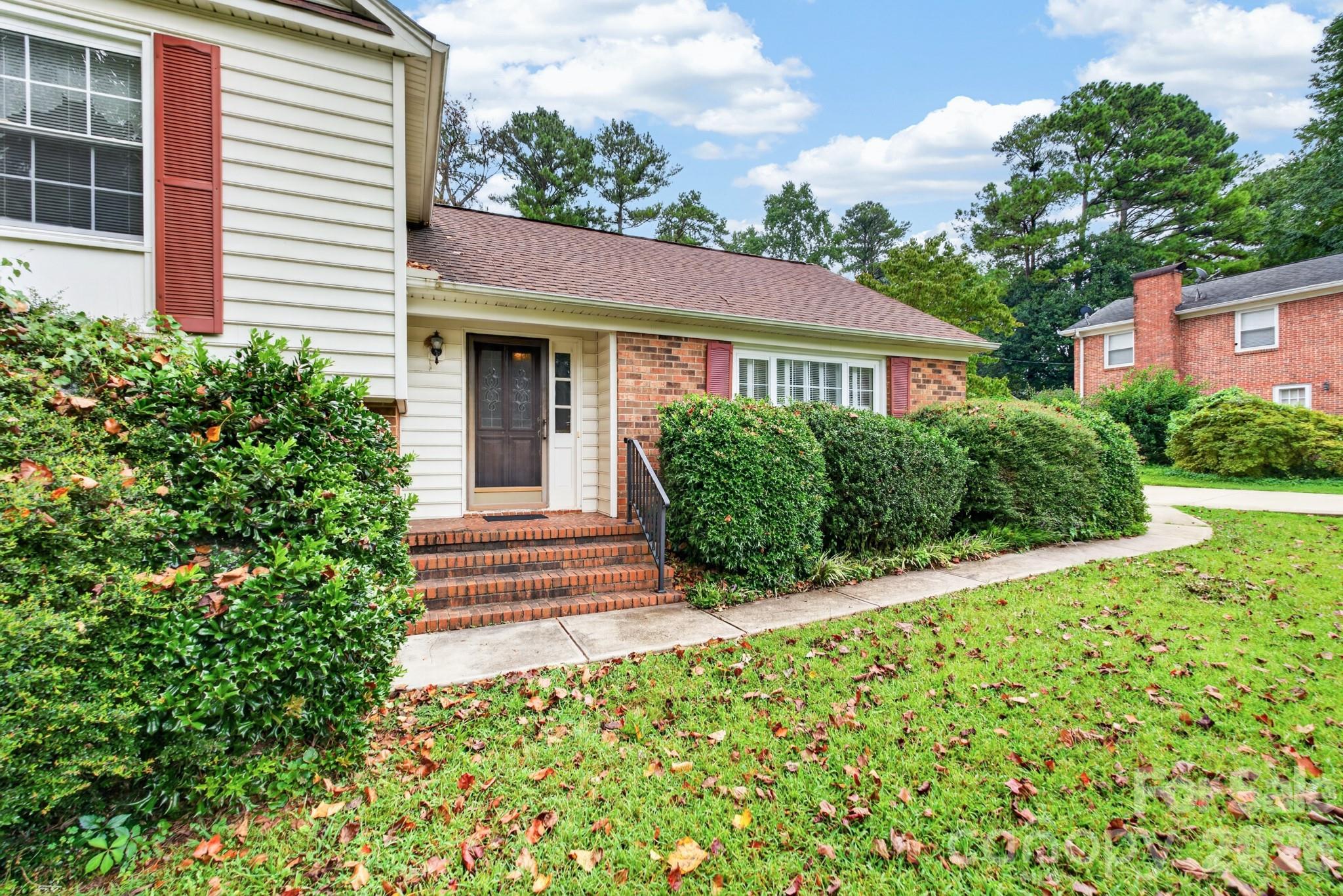 2124 Poinsett Drive