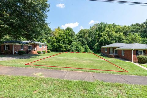 Photo of 3108 Capitol Drive, Charlotte, NC 28208 (MLS # 4303929) Photo of 3108 Capitol Drive, Charlotte, NC 28208 (MLS # 4303929)