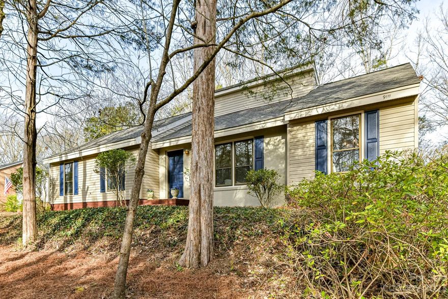 Welcome Home to this charming renovated ranch home in highly desired Sardis Forest. Three bedrooms and two bathrooms, offer a comfortable and modern living experience. This updated home is a true gem, offering a seamless blend of style and functionality.  Updated flooring throughout, entire interior freshly painted, updated lighting throughout and both bathrooms updated as well! This home boasts ample natural light, the large living room opens to the dining room.  From the dining room you enter the kitchen, that overlooks the keeping room with a fireplace.
PRIME Matthews location with quick access to Downtown Matthews, Southpark, and I-485. Neighborhood park is just a short walk down the street. This home is a must see!