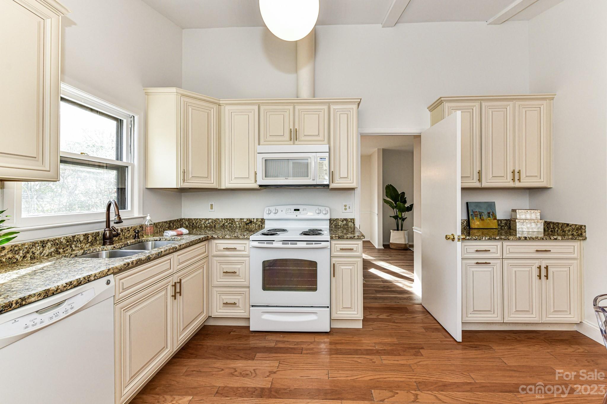 Sardis Forest - Residential