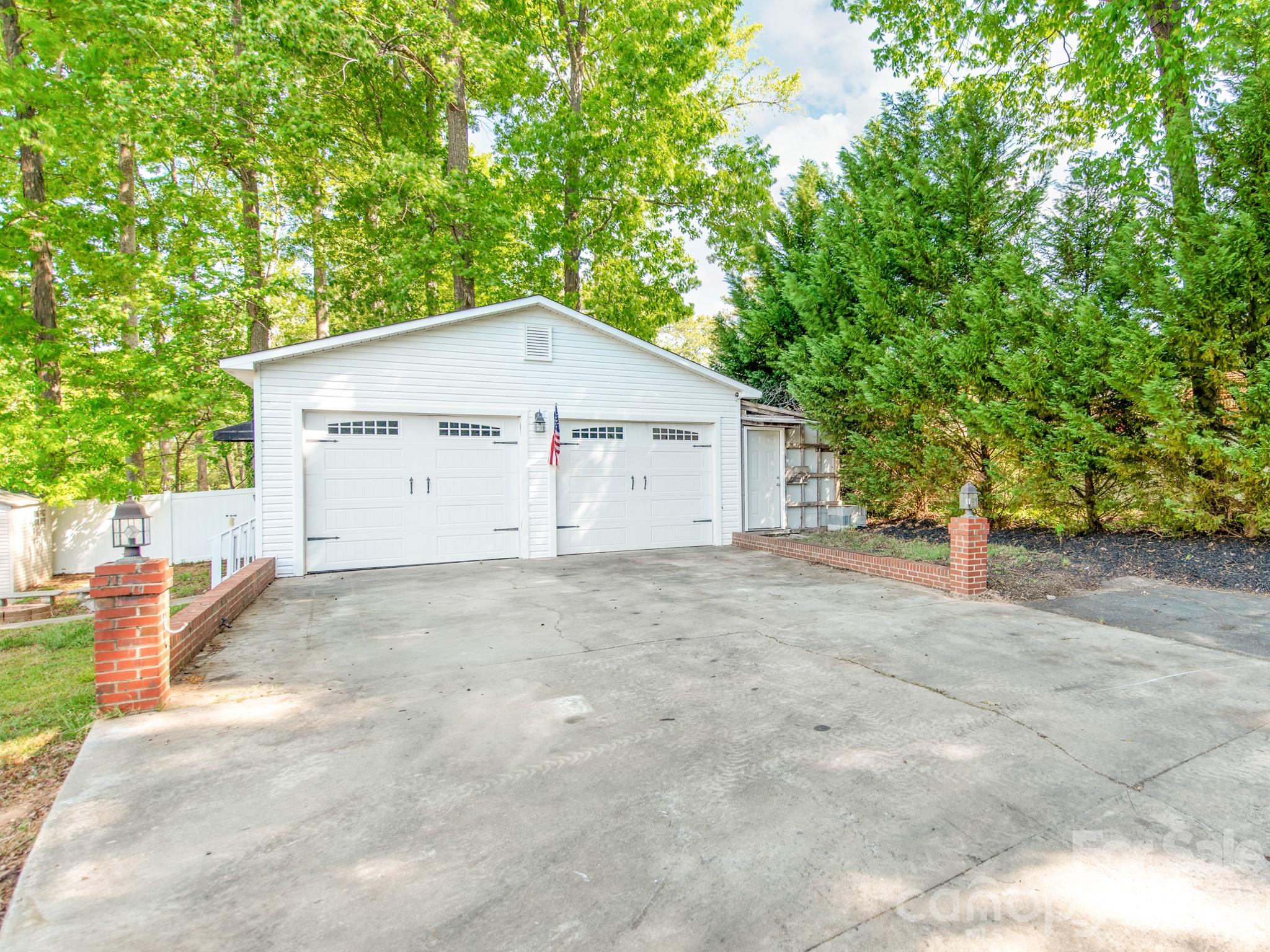 Sunset Dr - Residential