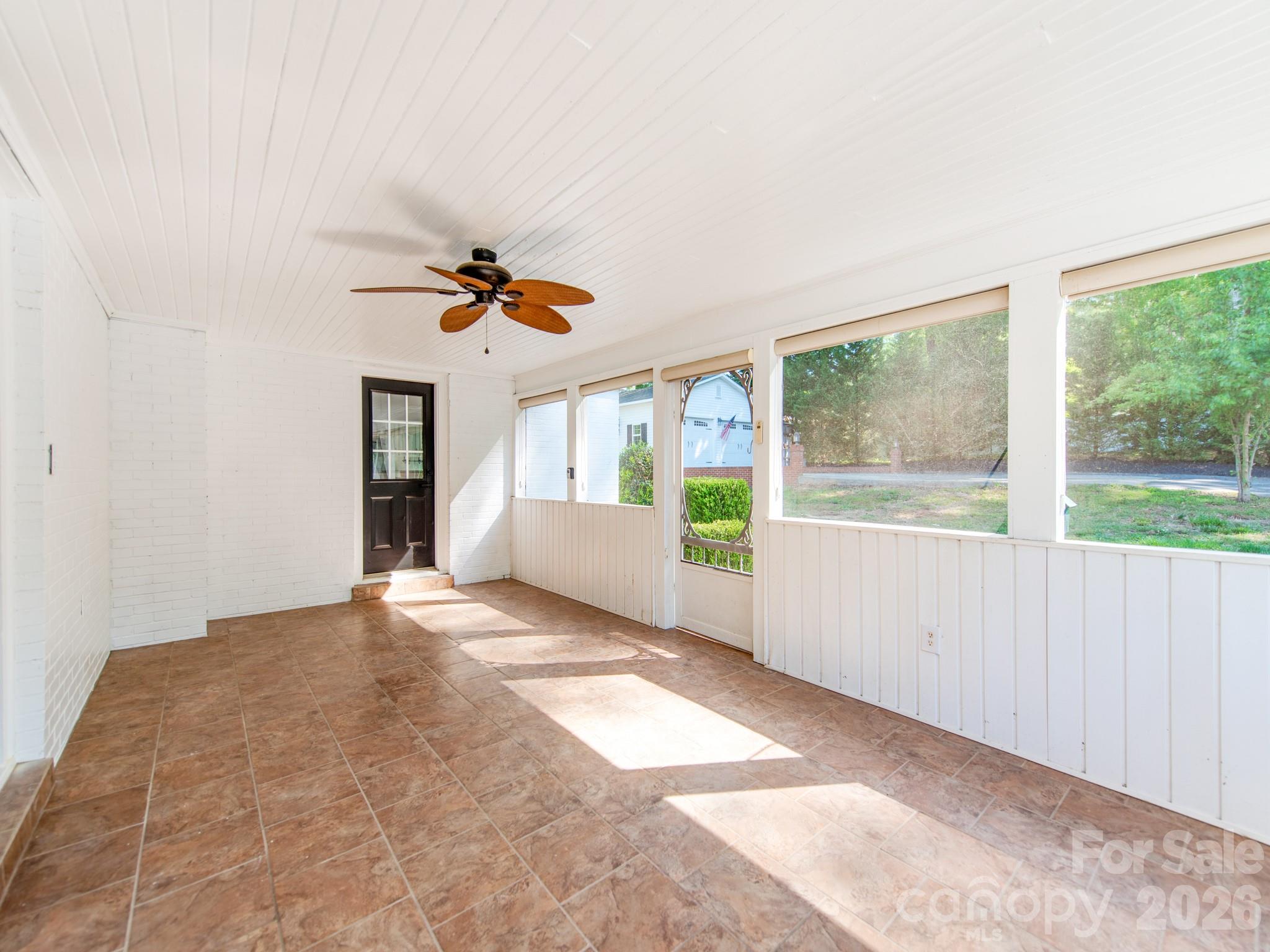 Sunset Dr - Residential