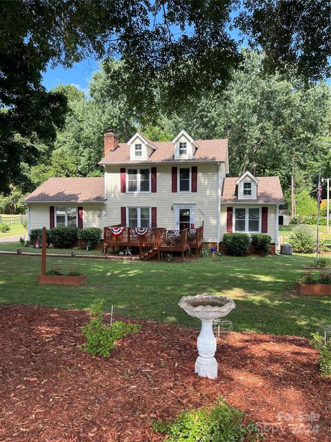 Single Family Residence in Mint Hill NC 7500 Apple Creek Drive.jpg