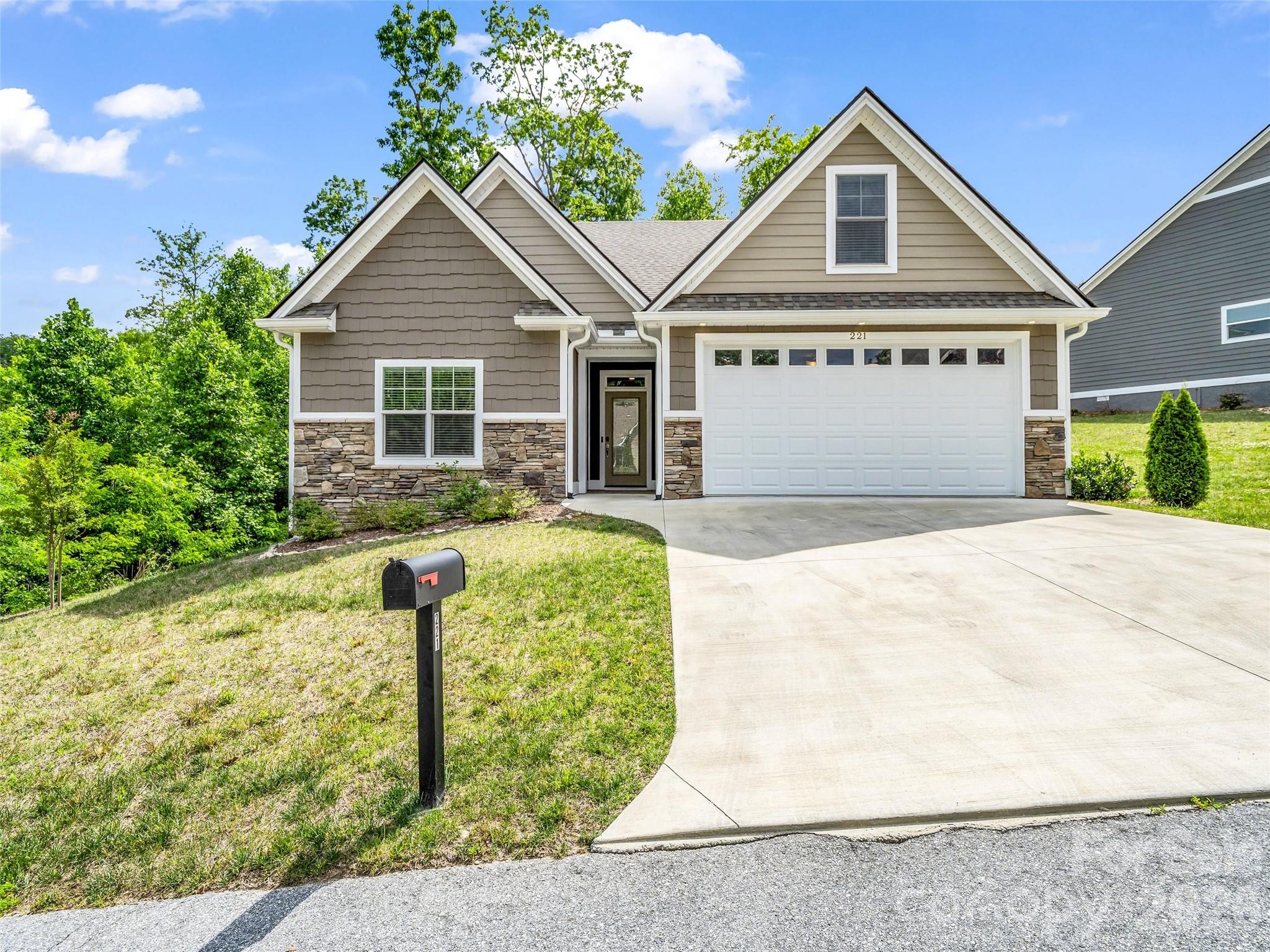 221 Millbrae Loop