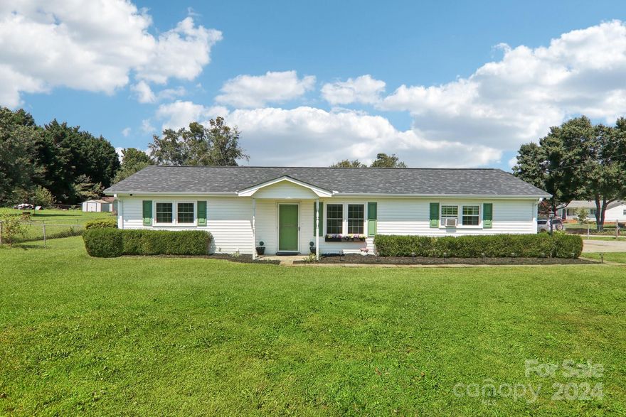 Beautiful 3 bedroom, 1 bath ranch home on over half an acre of land. Property has large fenced in back yard with 
spacious driveway  for  plenty of parking. New roof installed in 2024, new water heater installed in 2024.Complete
septic system rebuild in 2019. The house has a reconditioned HVAC, Flooring, and  windows from 2015. All stainless
steel kitchen appliances are included. Great for Ist time home buyers or investors.