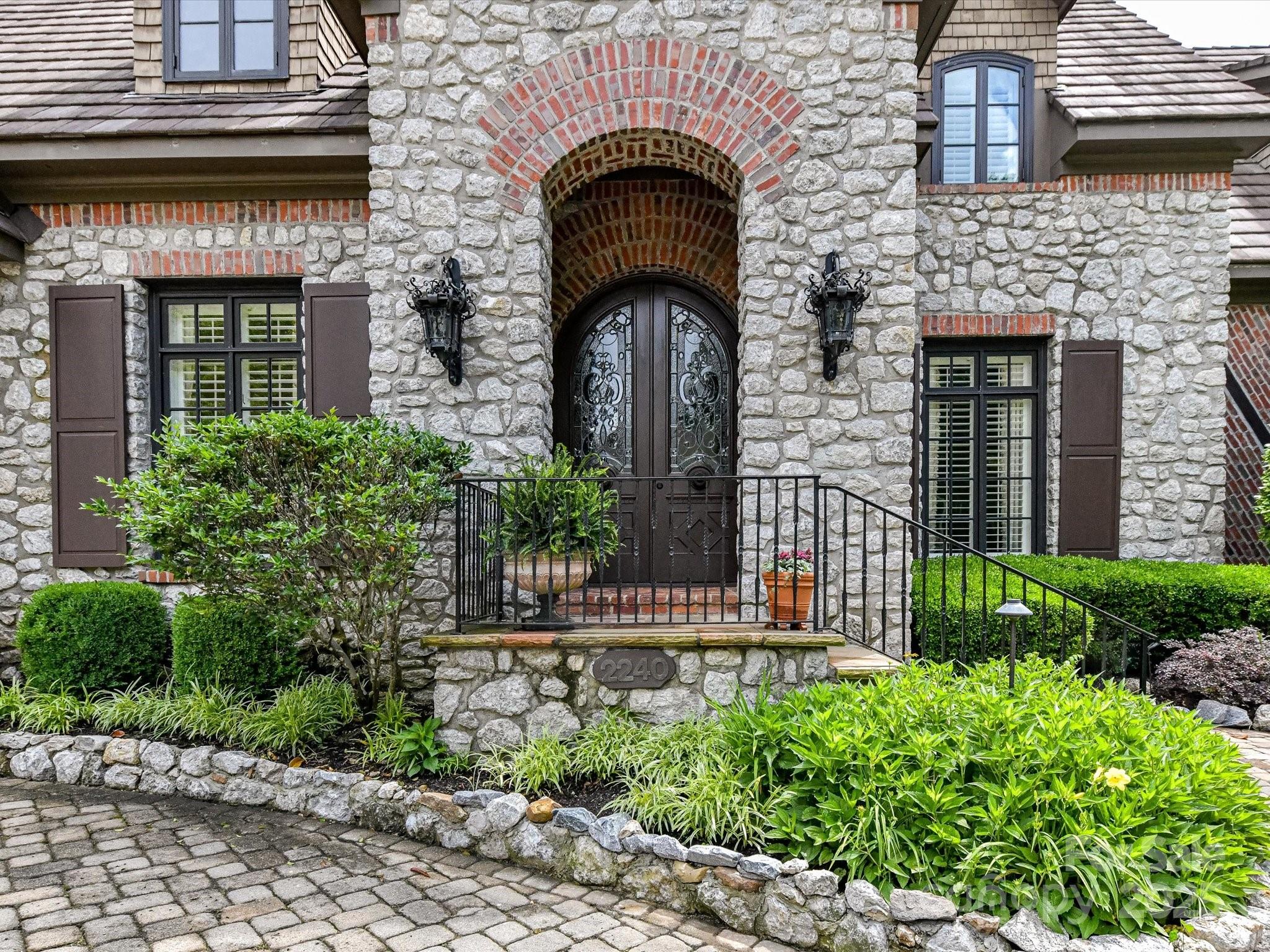 2240 La Maison Drive