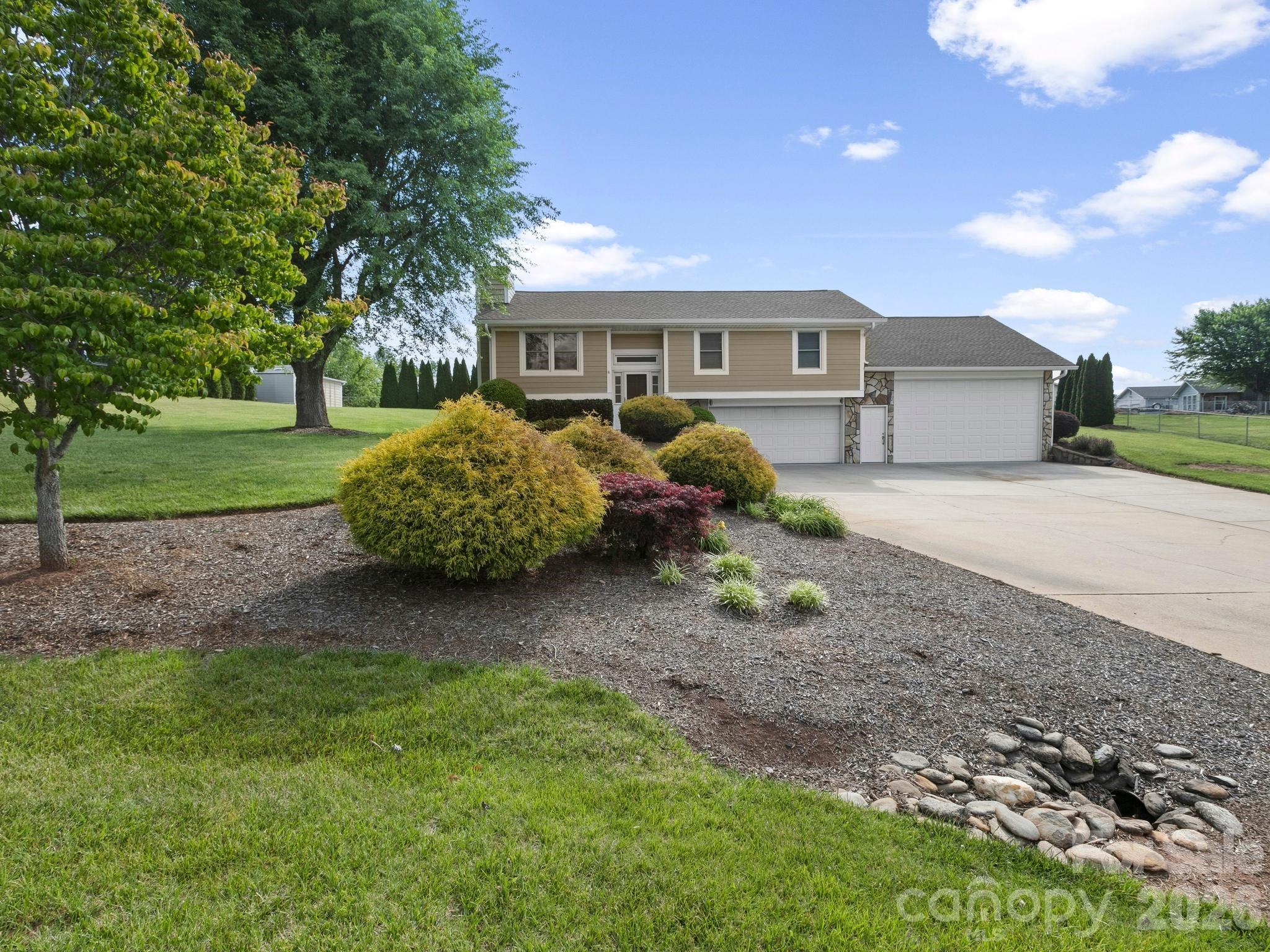 3 Fieldcrest Drive