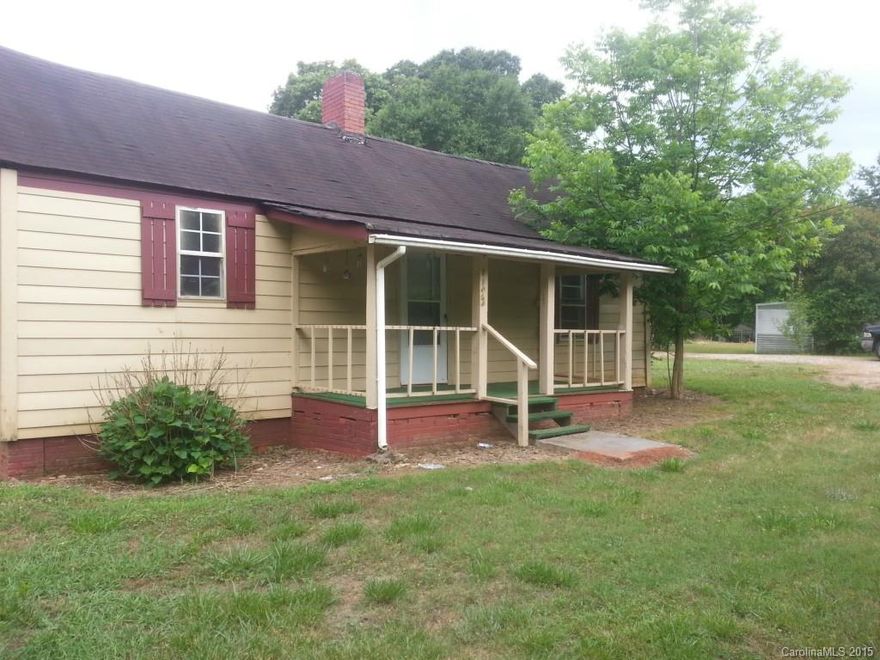 This home is located on a elevated lot in a great neighborhood very close to Erwin Middle School. The home would make a great starter home for someone who is willing to take on a little project. There is also a lot of opportunity here for a prospective investor. Don't miss your chance at owning this fantastic "propportunity".