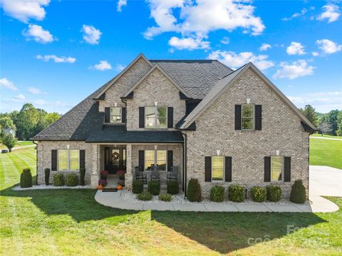 Photo of 895 Oak Ridge Farms Circle, Newton, NC 28658 (MLS # 4309277)