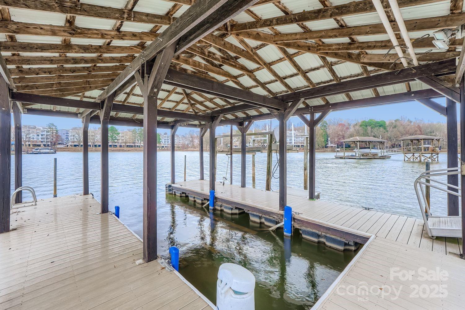 318 Queens Cove Road