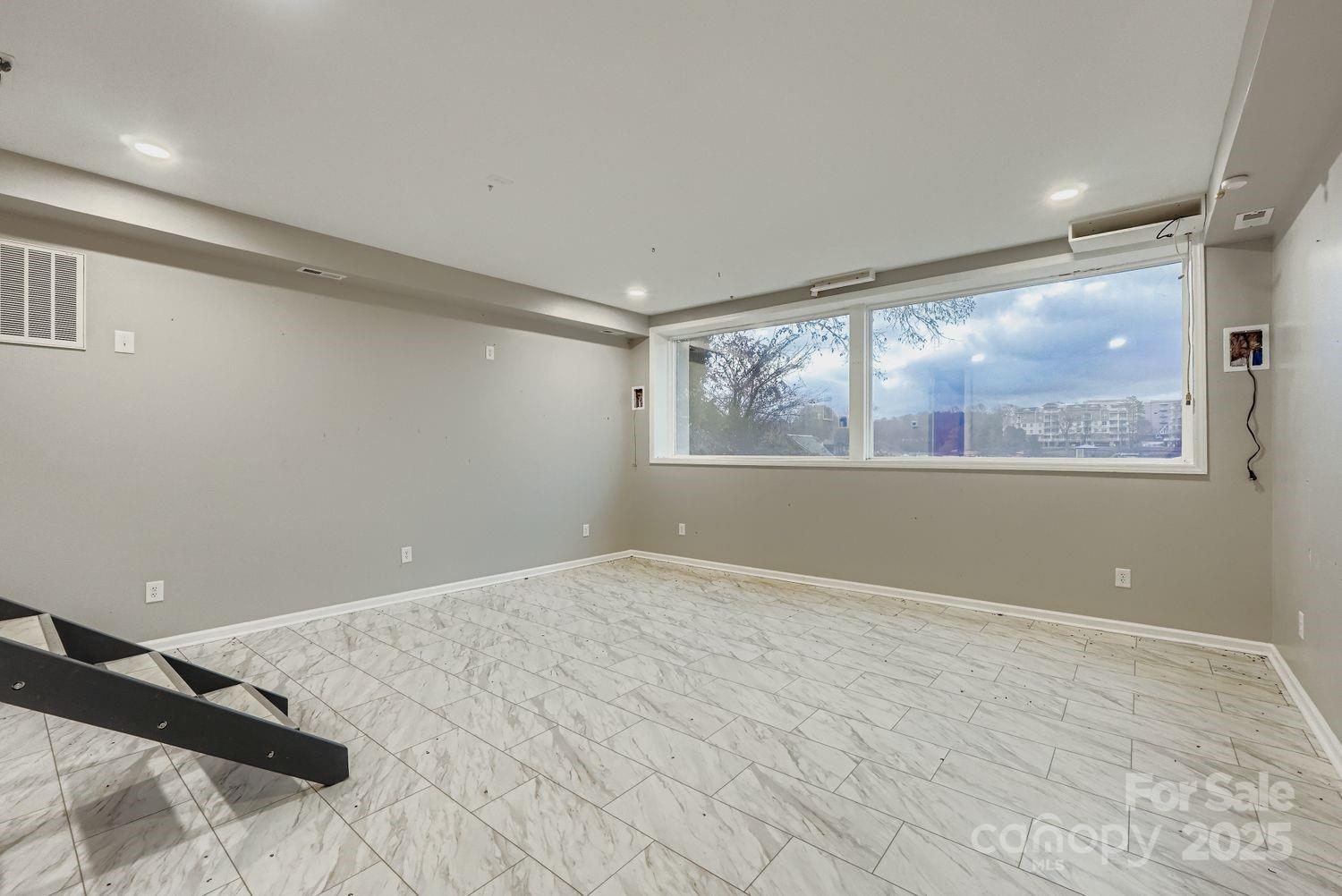 Queens Cove - Residential