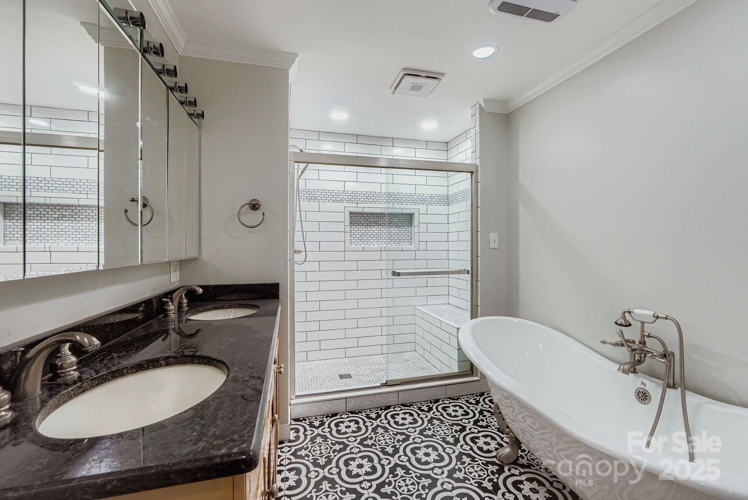 Queens Cove - Residential