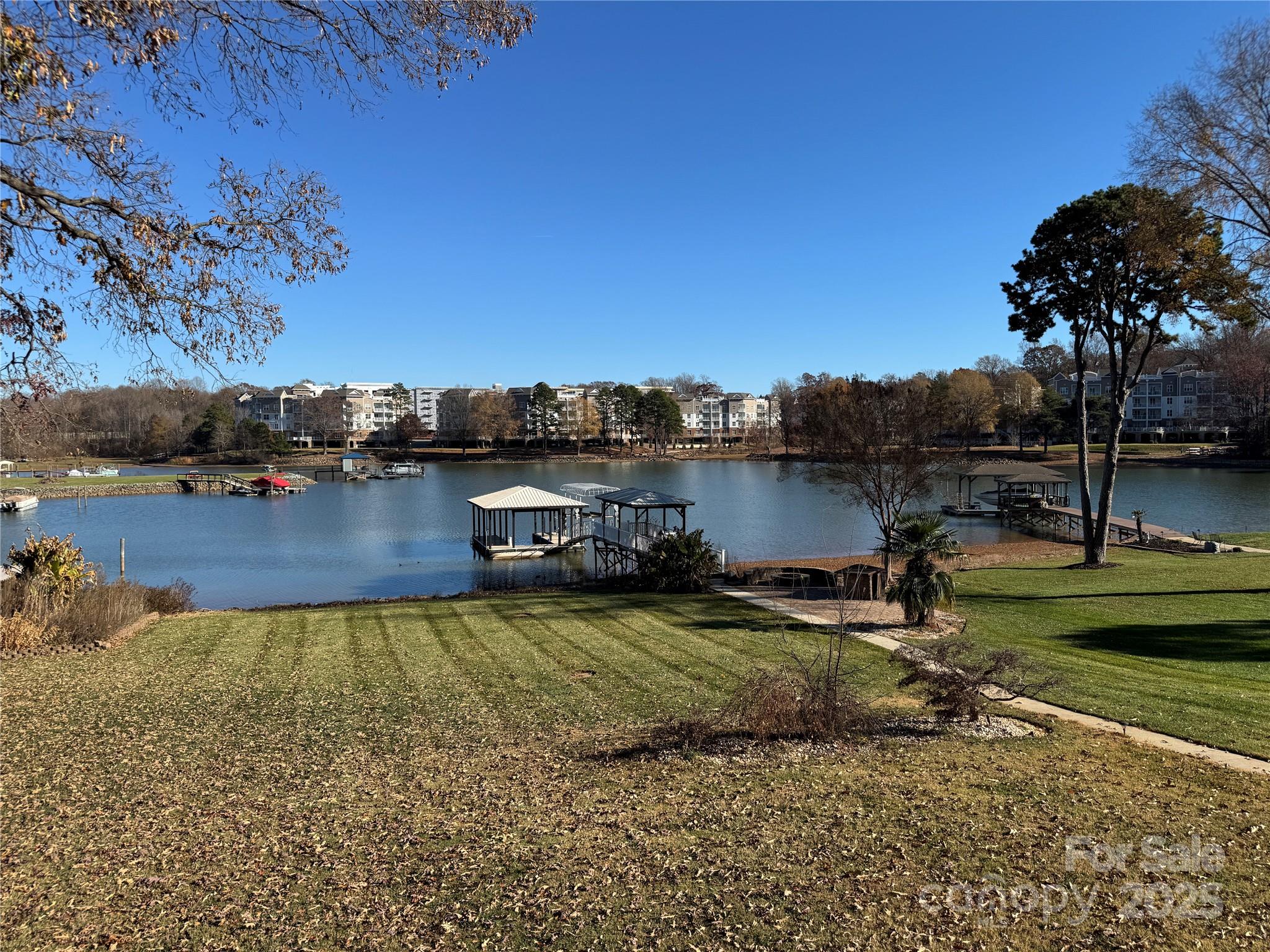 318 Queens Cove Road