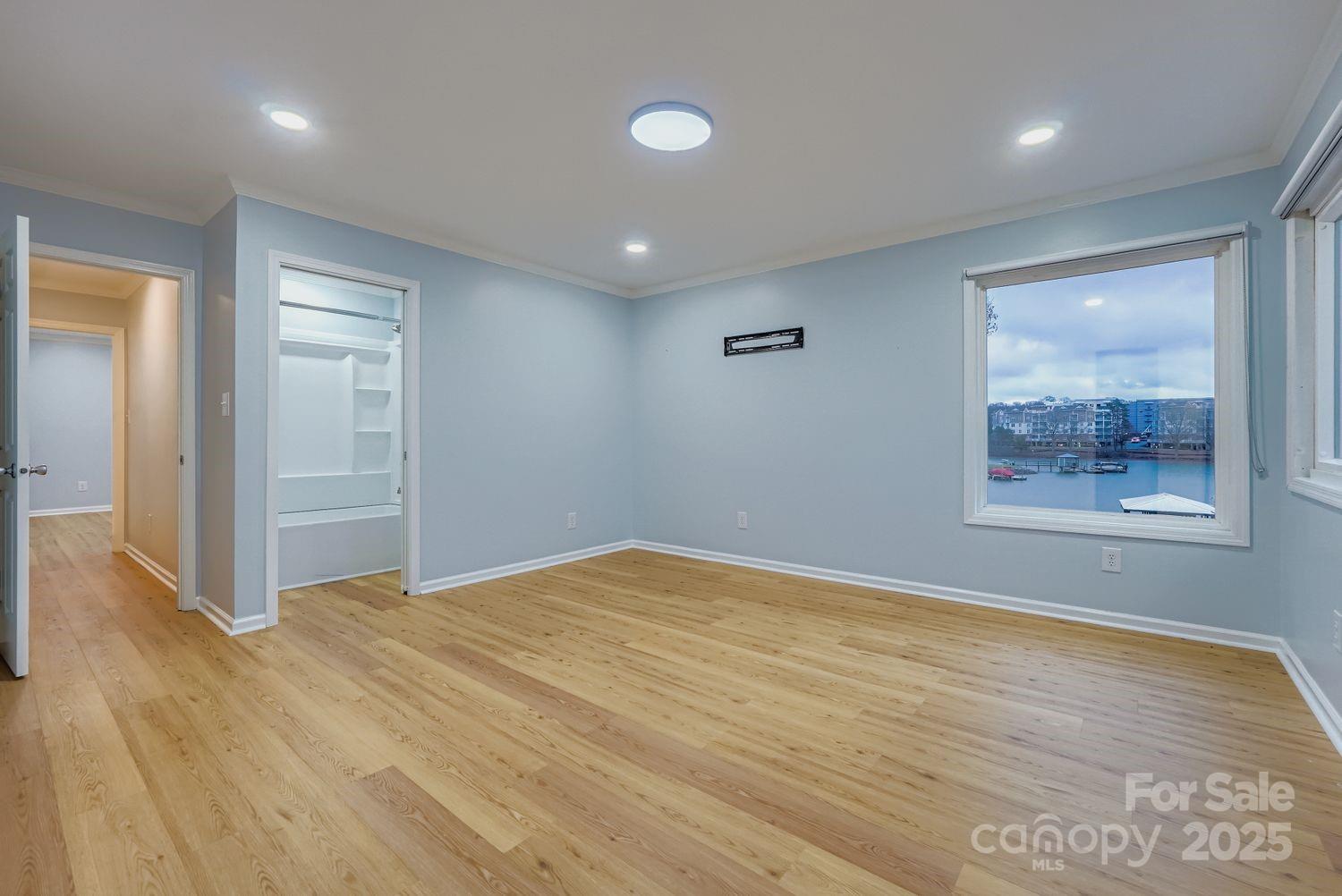 Queens Cove - Residential