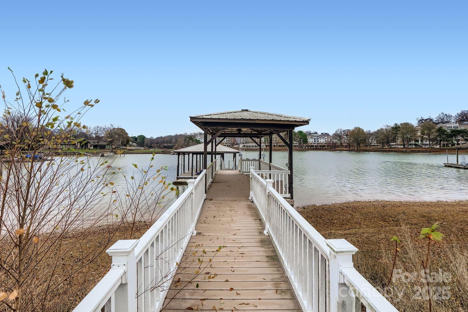 318 Queens Cove Road