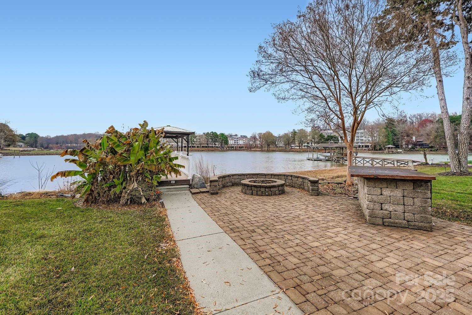 Queens Cove - Residential