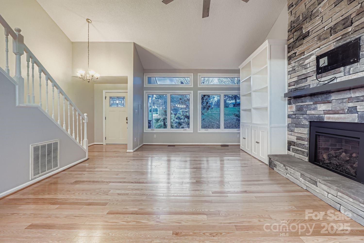 318 Queens Cove Road