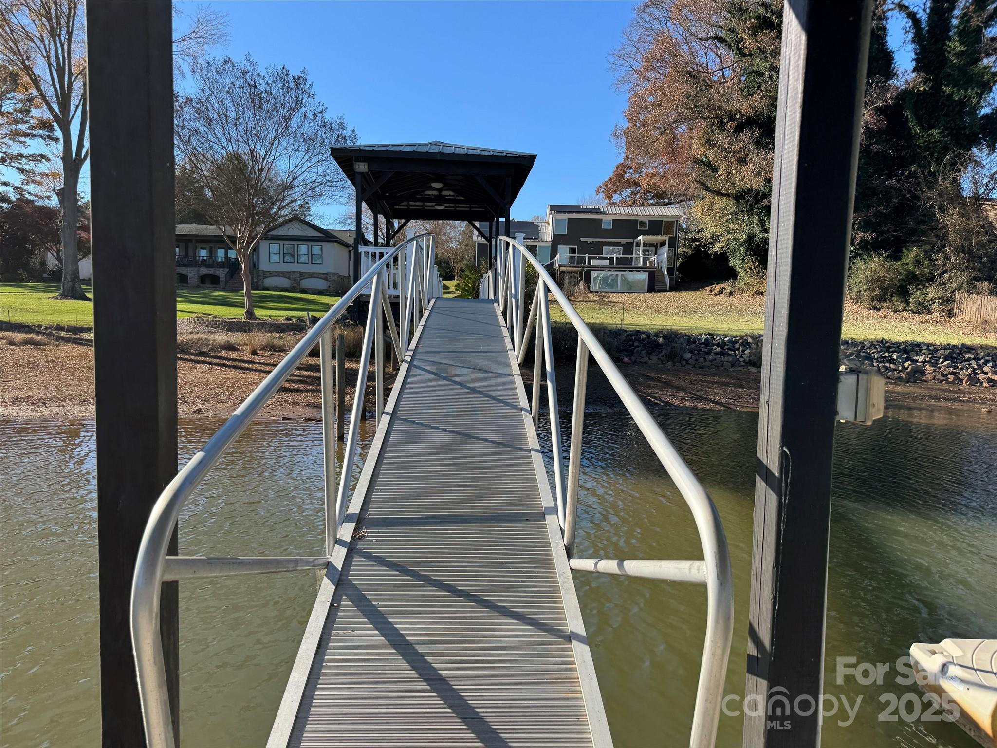 Queens Cove - Residential