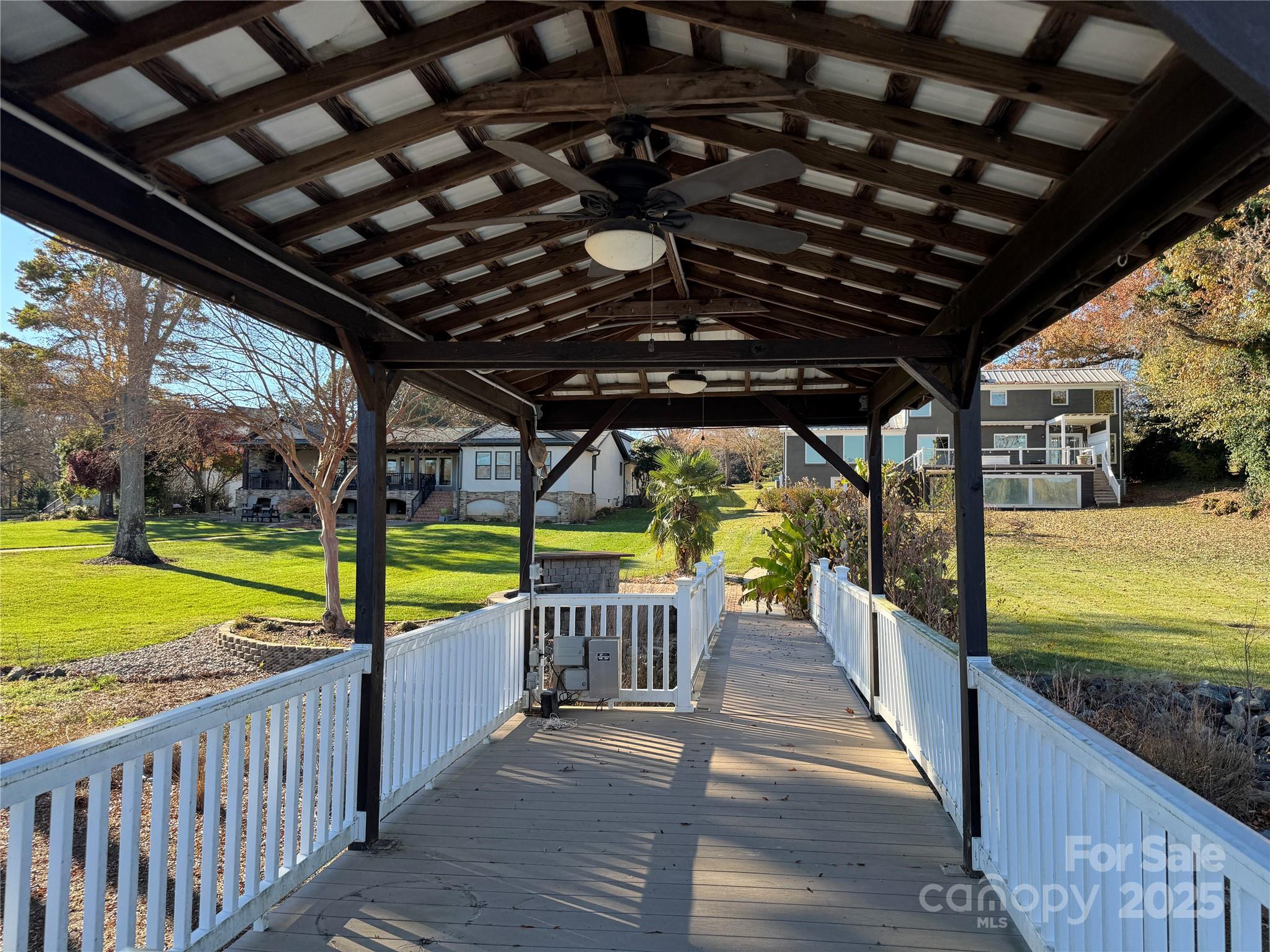 318 Queens Cove Road