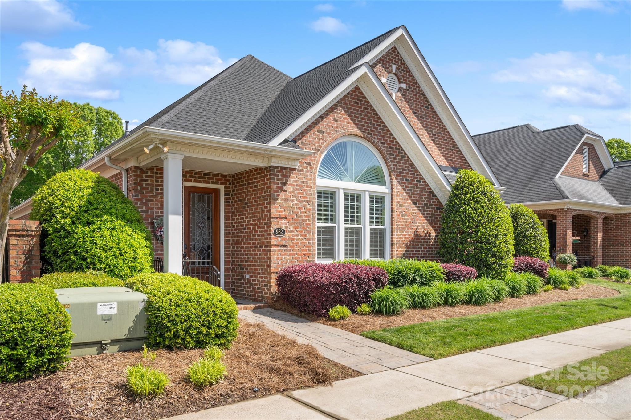 962 Blakeley Walk