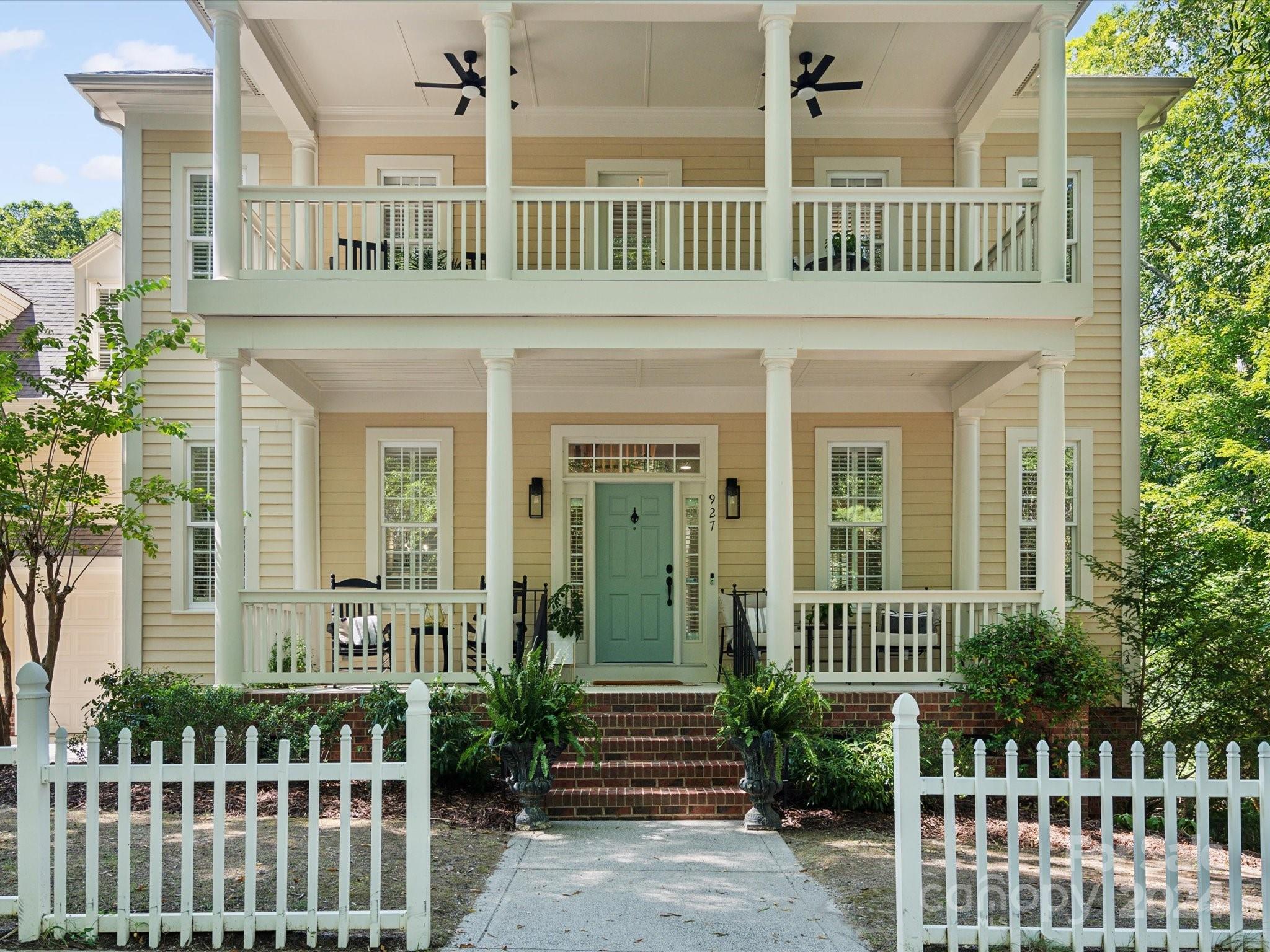 927 Dericks Crossing