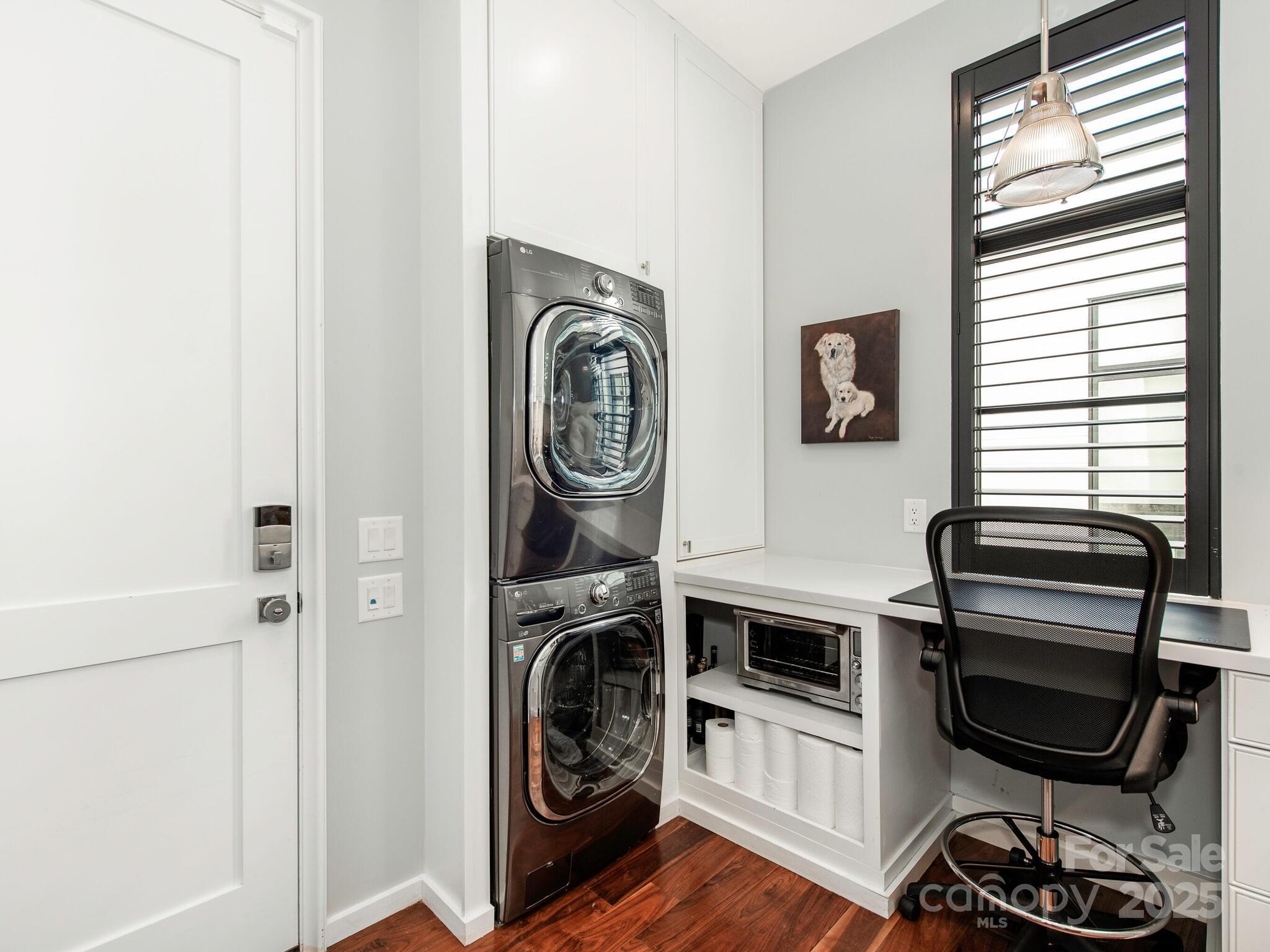 Kenwood Sharon Lane - Residential