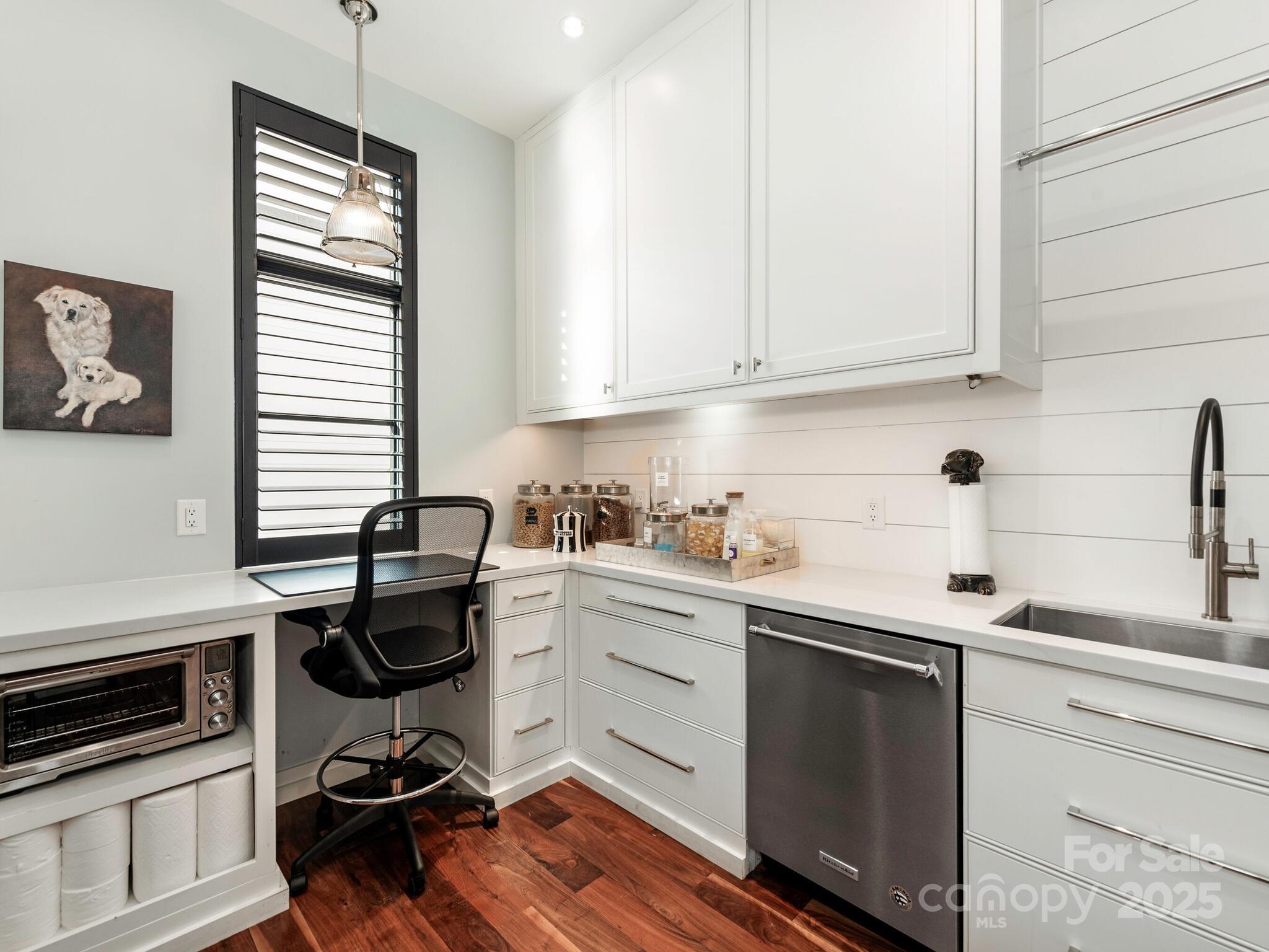 Kenwood Sharon Lane - Residential