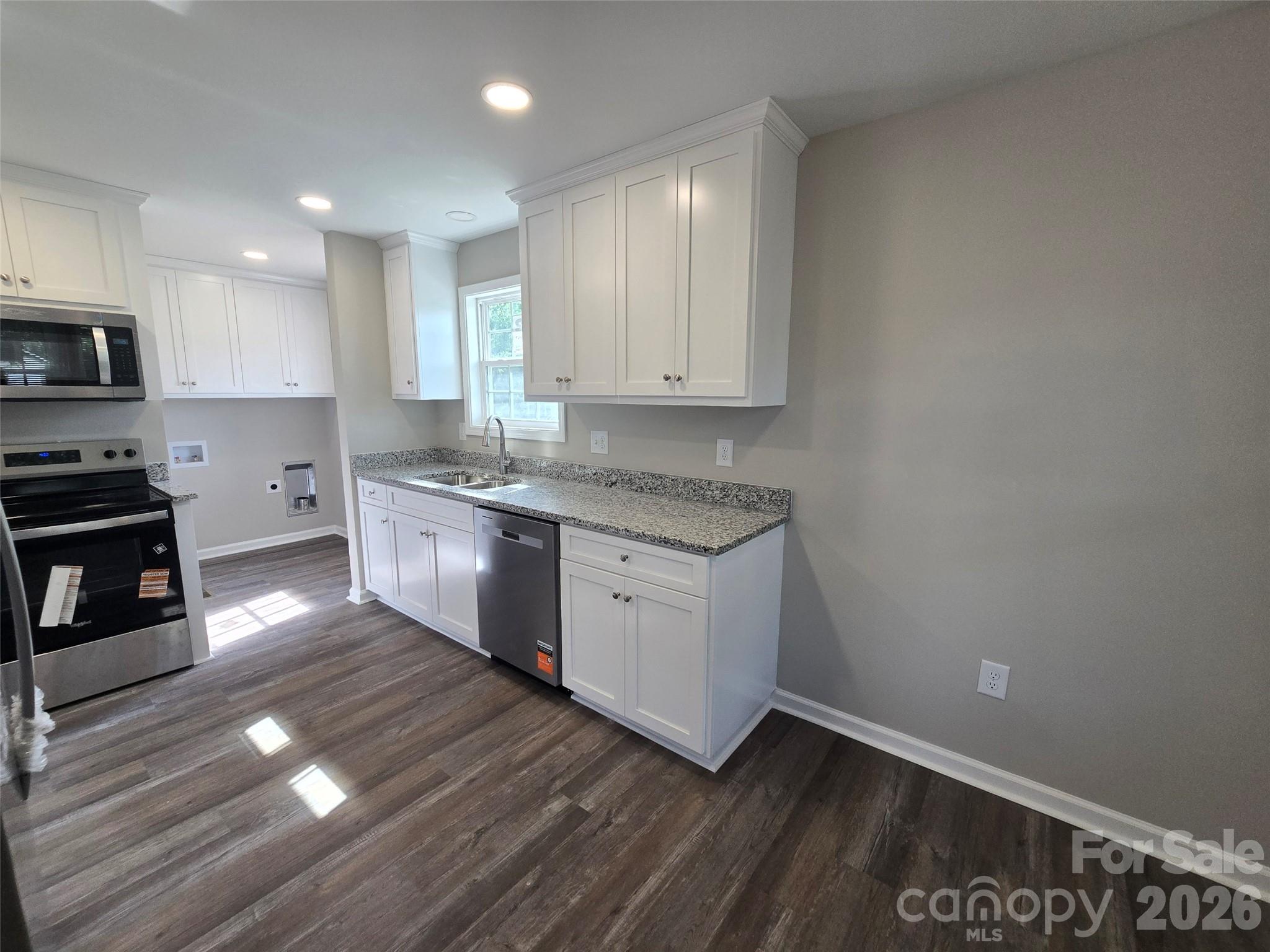 209 W Roswell Street
