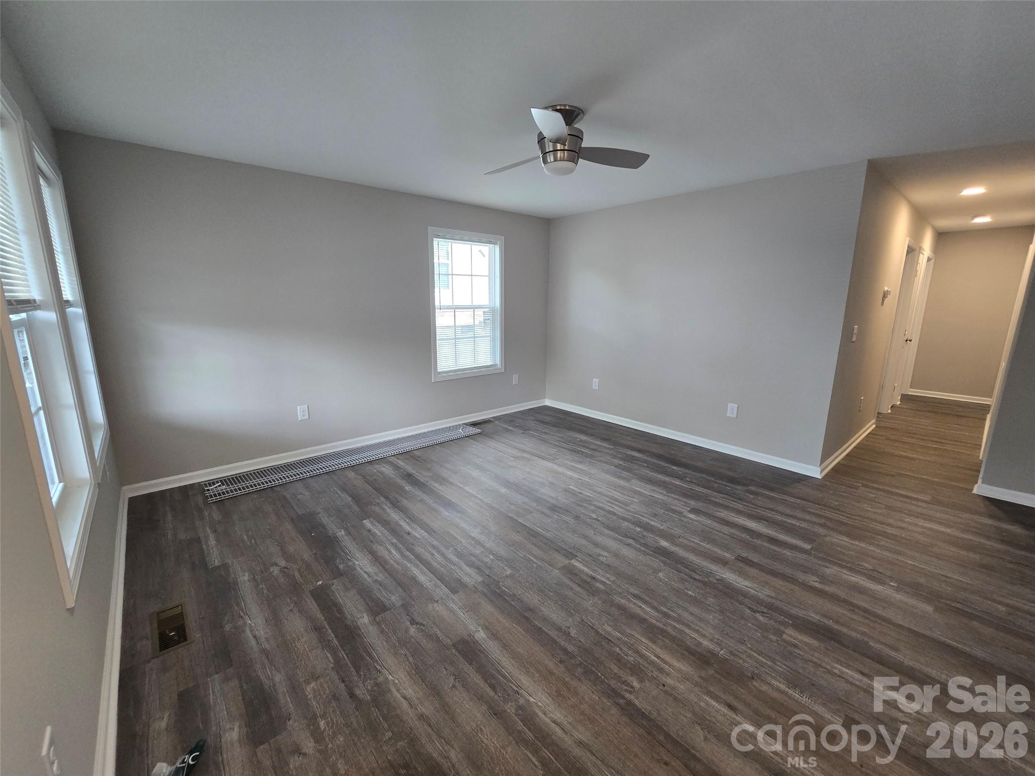 209 W Roswell Street